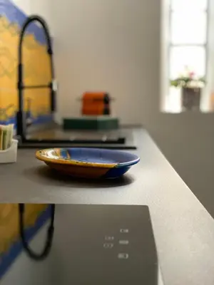 a blue plate sitting on a counter in a kitchen at casa vacanze Sleep Art in Palermo