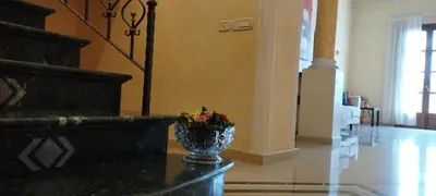 a room with a vase with flowers on a table at Carini Luxury Apartment vicino aereoporto e al mare in Carini