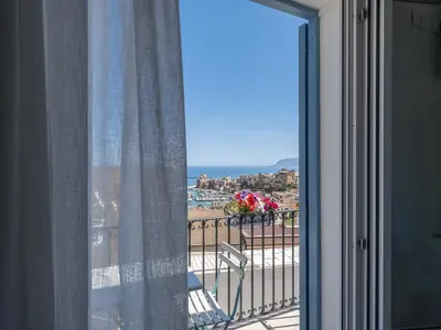 a window with a view of a beach and the ocean at Tannur B&B in Castellammare del Golfo