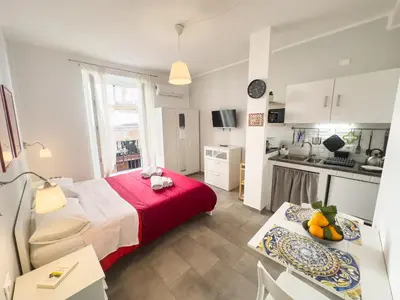 a small room with a bed and a kitchen at Appartamenti Maria Al Capo in Palermo