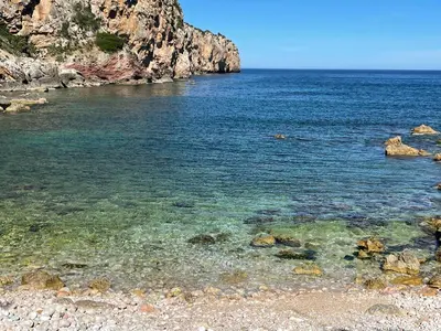 a large body of water with a rocky shore at Deliziosa Villa a 500 metri dal mare con Piscina in Terrasini