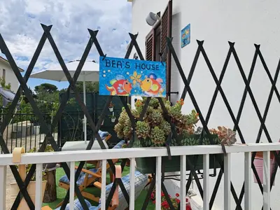 a fence with a sign that reads bees house at Bea's House in Castellammare del Golfo