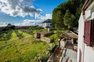 an aerial view of a house with a yard at Casa Contrada Molinello in Castellammare del Golfo