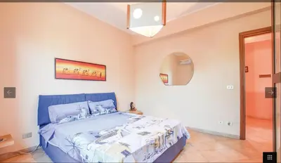 a bedroom with a blue bed in a room at Villa indipendente in Altavilla Milicia
