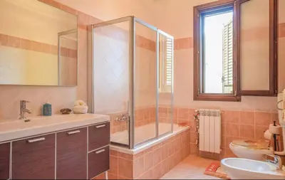 a bathroom with a shower and a sink and a toilet at Villa indipendente in Altavilla Milicia