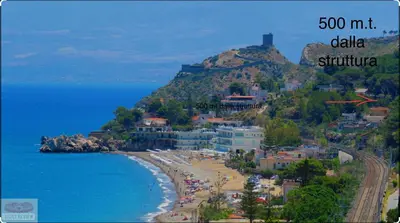a view of a beach with people and the ocean at Villa indipendente in Altavilla Milicia