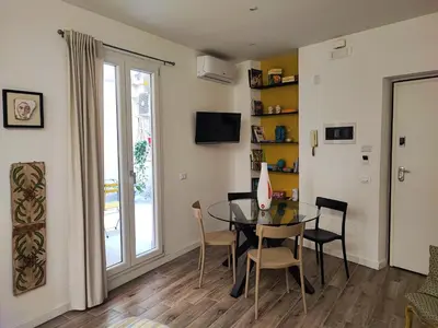 a dining room with a table and chairs and a window at Casa del Capo in Palermo