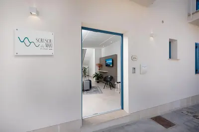 an open door to a hallway with a waiting room at Scrusciu du mari in San Vito lo Capo