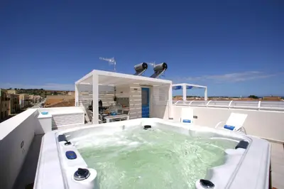 a hot tub on the roof of a building at ITACA e MEDEA - Appartamenti con idromassaggio in terrazza in San Vito lo Capo