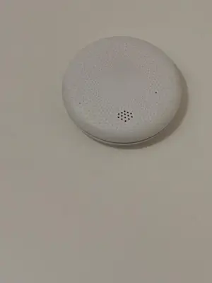 a white computer mouse sitting on top of a table at Casa di fronte la Cattedrale in Palermo
