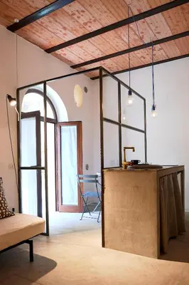 a room with a table and a bench in a room at Mediterranea - Piccola Dimora per Viaggiatori in Castellammare del Golfo
