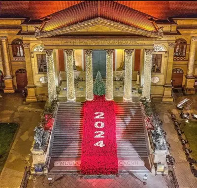 an aerial view of a building with a christmas tree at Apartament la Lumaca Kalsa in Palermo
