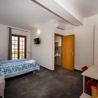 a bedroom with a bed and a bathroom at Villa Michelangelo in Castellammare del Golfo