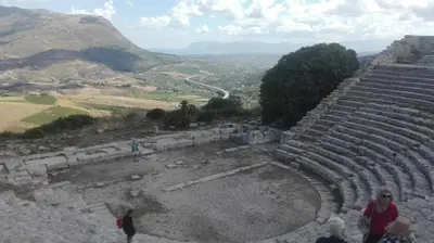 a group of people standing in an amphitheater at Residenza sabbia dorata in Alcamo