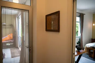 a hallway with a door leading to a bedroom at Le Tartarughe di Ro' Casavacanze in Mondello