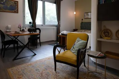 a room with a chair and a desk and a bed at Le Tartarughe di Ro' Casavacanze in Mondello