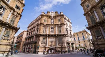 a large building in the middle of a street at CASA DEI SOGNI in Palermo