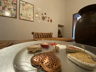 a table with a plate with different types of bread at Casa Vetriera in Palermo