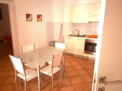 a kitchen with a table and chairs in a room at Casa arancio in Palermo