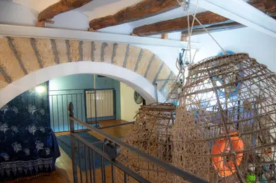 a room with a staircase with a large basket at Nassa Apartment in Trappeto