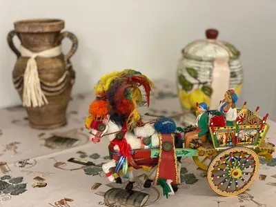 a toy horse riding a cart on a table at Case Vacanze Seggettieri in Palermo