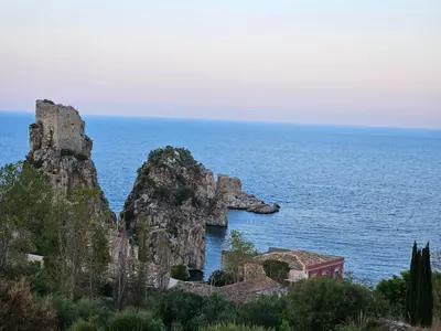 a building on a cliff next to the ocean at CASA DEL SOLE in Alcamo