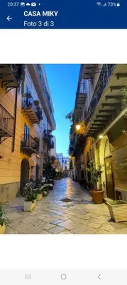 an alley with buildings and a street with plants at CASA MIKY in Palermo