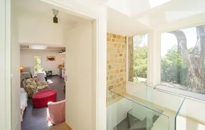 a room with a glass window and a living room at Nocellara in Alia
