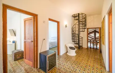 a room with a television and a room with a bed at Dimora Di Famiglia in Belmonte Mezzagno