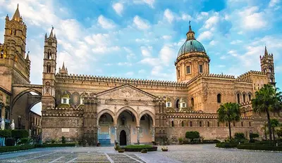 a large building with a clock tower on top of it at Casetta Holiday Meli in Palermo