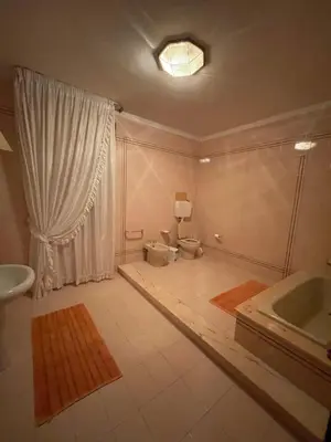 a bathroom with a toilet and a sink at Villa con piscina 