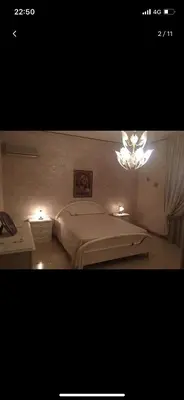 a bedroom with a bed and a chandelier at Villa con piscina 