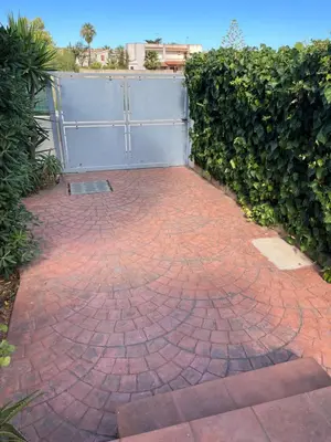 a brick walkway in front of a fence at VILLETTA MAGNOLIE by Trerose Properties - Villetta indipendente con wi-fi e posto auto gratuito in San Vito lo Capo