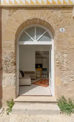 an archway in a brick wall with a living room at La casetta in centro storico: Pantelleria 9 in Palermo