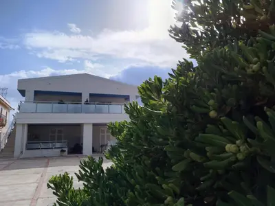 a white house with a bunch of green bananas at CasaAntonietta in Alcamo