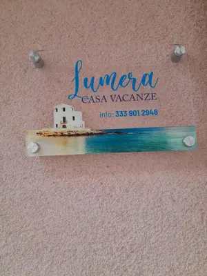 a sign on a wall that reads jimma casa vacaya at Lumera in Santa Flavia