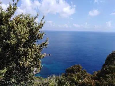 a view of the ocean from a cliff at Catarin Comfort Rooms in Castelluzzo