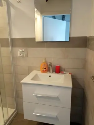 a bathroom with a white sink and a mirror at Mi casa es tu casa in Palermo