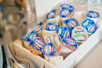 a bunch of marshmallows in a display case at Hotel Piccolo Mondo in San Vito lo Capo