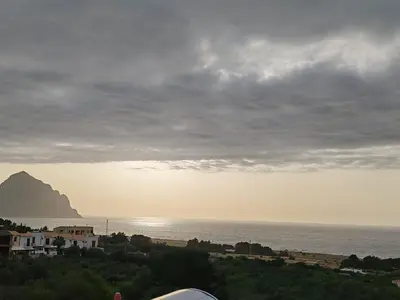 a view of the ocean and a house on a beach at La vecchia Badessa a due passi dal mare in Macari