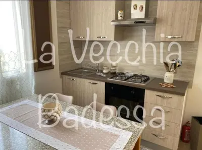 a kitchen with a sign that reads avezona at La vecchia Badessa a due passi dal mare in Macari