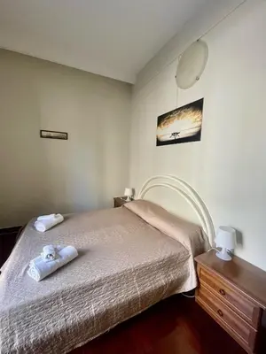 a bedroom with a bed with two towels on it at Apartament Dimora di Maury a due passi dai trasporti e da Ballarò in Palermo