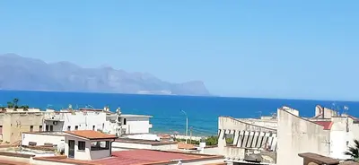 a group of buildings with the ocean in the background at Dune Dorate,Tramonti Infiniti la tua oasi di pace in Dune ! Aprile al Mare in Appartamento con vista panoramica e WiFi Casa Vacanza Vista Mare in Sicilia Relax e Tramonti Unici in Alcamo Marina