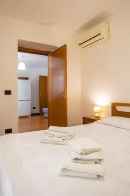 a bedroom with a bed with white towels on it at Hola House al Capo in Palermo