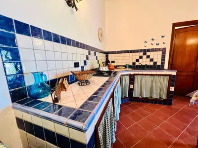 a kitchen with blue and white tiles on the counters at Villa Talìa in Carini