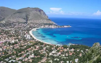 an aerial view of a beach and the ocean at CASA di ARTHUR in Palermo