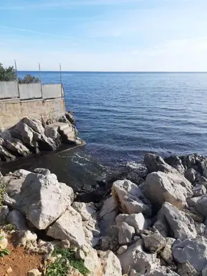 a group of rocks on the shore of a body of water at Raggio di sole in Ashur in Palermo