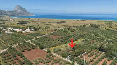 an aerial view of a farm with a red arrow at Villa Premiere immersa nel verde a Castelluzzo in Castelluzzo