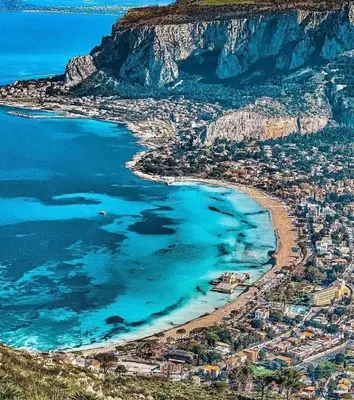 an aerial view of a beach and the ocean at Perla Diva Apartment in Palermo