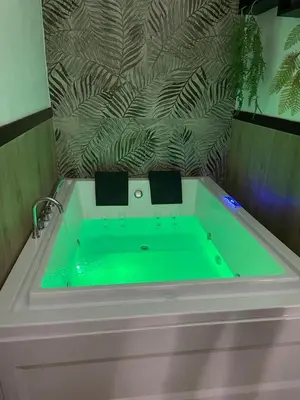 a bath tub with green water in a bathroom at RESIDENCE GORDON in Carini